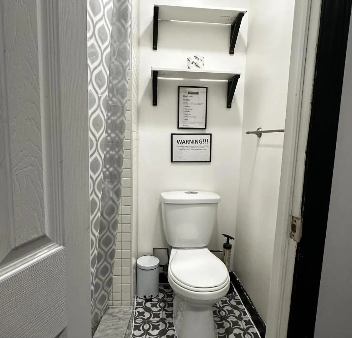 **  Queen Nest Hotel Toronto Kanada