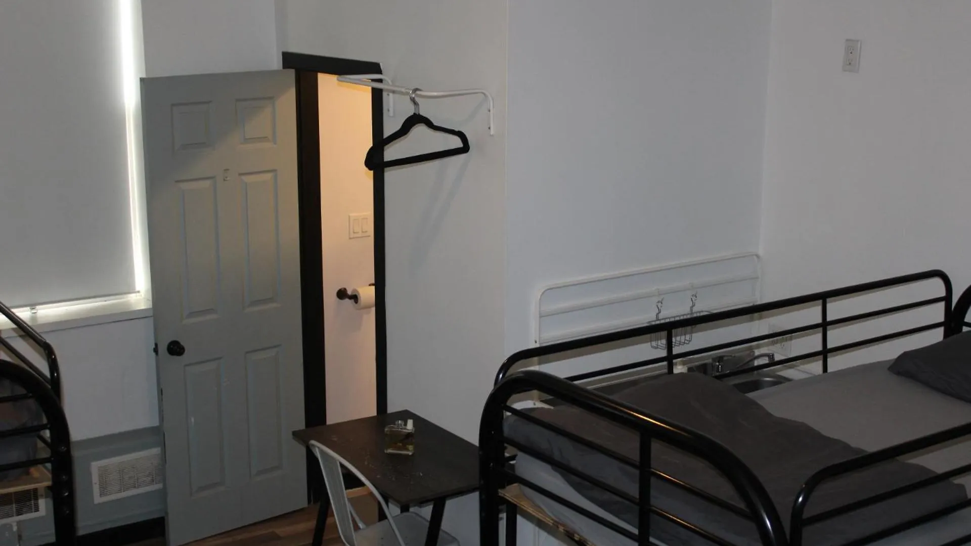 Queen Nest Hotel Toronto 2*,  Canadá